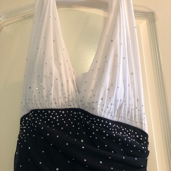 Gorgeous dress - Picture 3 of 5